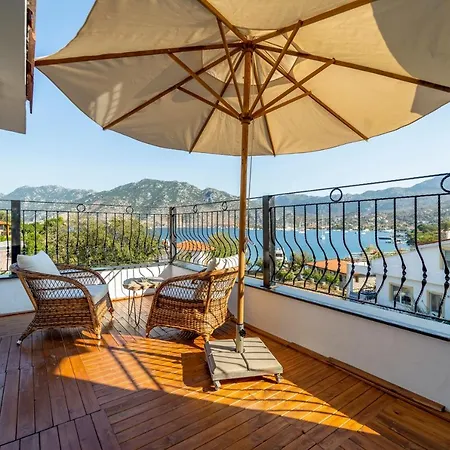 Massi Near The Sea *